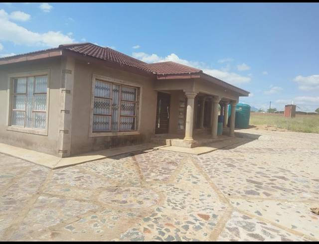 6 BEDROOM HOUSE FOR SALE IN MAKUNGWI